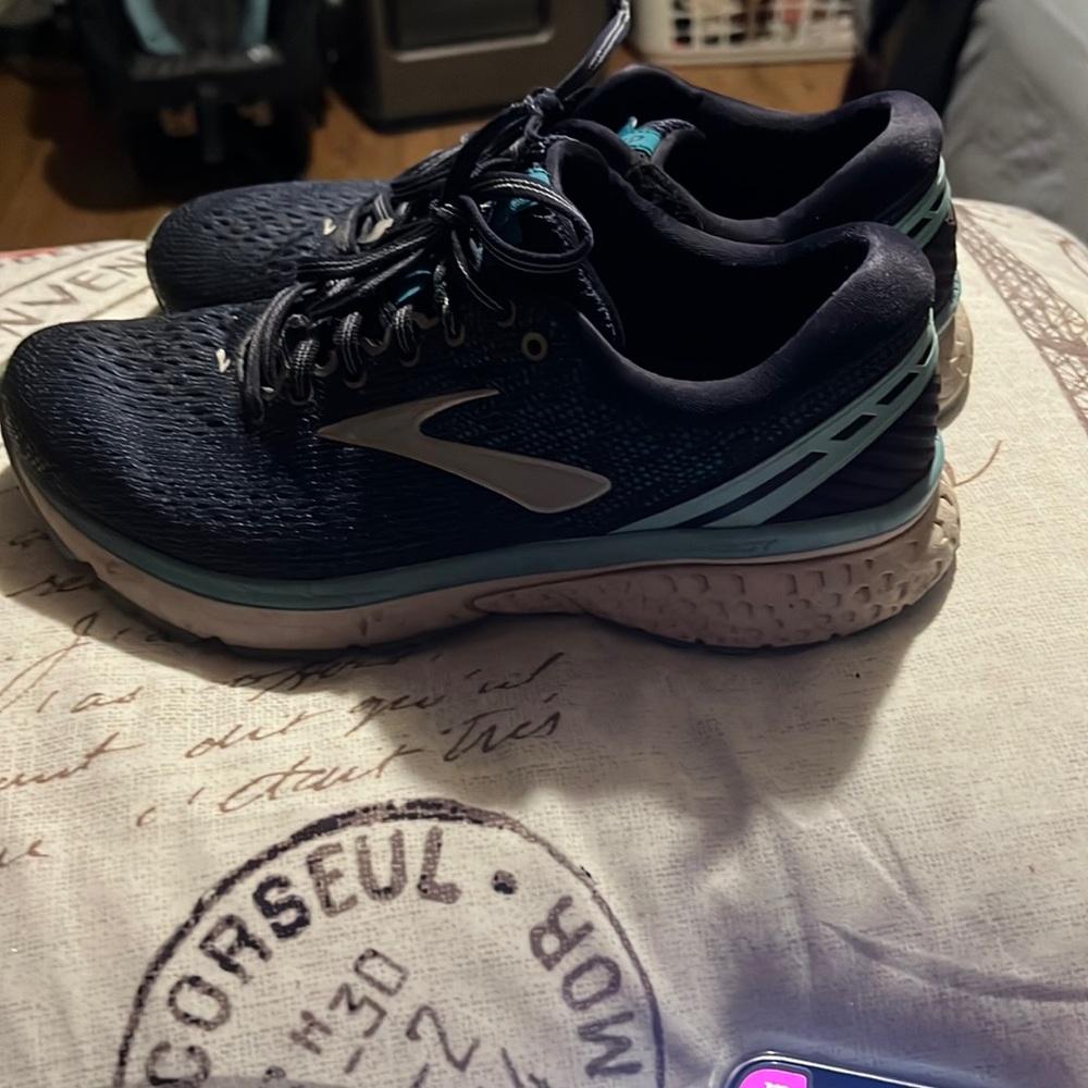 Navy blue and baby blue with gray check mark